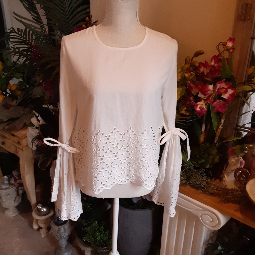 STYLE ENVY Cotton Eyelet Tied @ Elbow Belled Sleeve Blouse Size Large